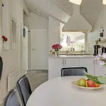Dom wakacyjny Stasia - 75m From The Sea By Interhome *