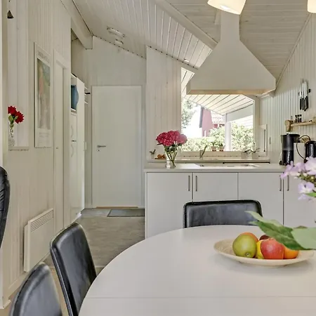 Dom wakacyjny Stasia - 75m From The Sea By Interhome *